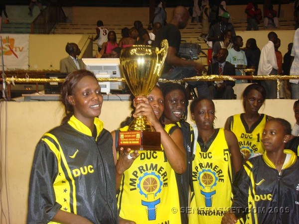 Le DUC conserve la Coupe du maire de Dakar Le DUC conserve la Coupe du maire de Dakar