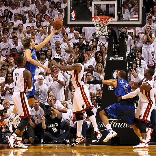 NBA FINALS GAME 2: grâce à Dirk Nowitzki, Dallas coiffe Miami sur le fil NBA FINALS GAME 2: grâce à Dirk Nowitzki, Dallas coiffe Miami sur le fil