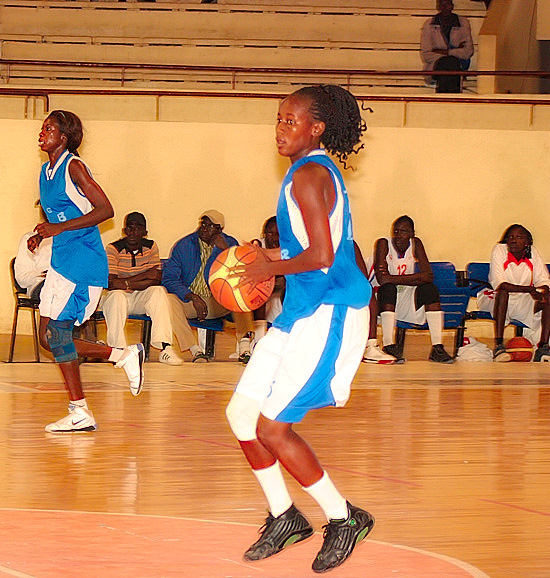 PLAY-OFF FILLES J3: UGB s'impose à Dakar et le Duc chute à St Louis PLAY-OFF FILLES J3: UGB s'impose à Dakar et le Duc chute à St Louis