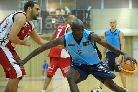 Moustapha Niang (Lausanne Basket) 13 pts, 5rbds , 4 contres et 4 interceptions Moustapha Niang (Lausanne Basket) 13 pts, 5rbds , 4 contres et 4 interceptions