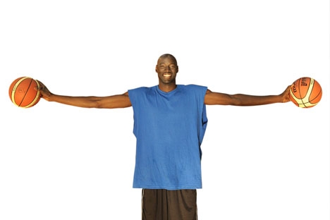 MOUSTAPHA NIANG : Le basketteur lausannois qui a de l’envergure et des ambitions MOUSTAPHA NIANG : Le basketteur lausannois qui a de l’envergure et des ambitions