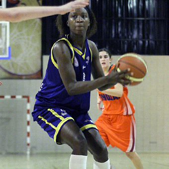 ESPAGNE : Oumoul Khaïry Sarr bien placée pour décrocher le titre de MVP de la LF2 en Espagne ESPAGNE : Oumoul Khaïry Sarr bien placée pour décrocher le titre de MVP de la LF2 en Espagne