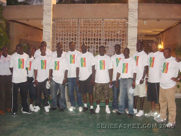 (VIDEO) - Les Lions ont quitté Dakar pour l'Italie (VIDEO) - Les Lions ont quitté Dakar pour l'Italie