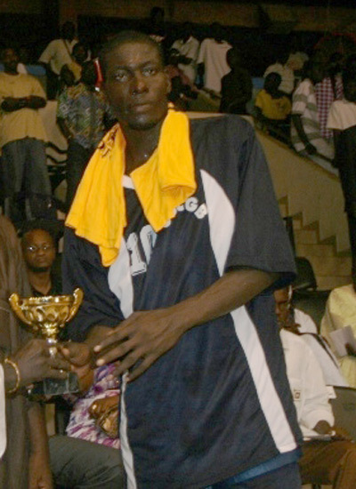 MOHAMED DIOP, MEILLEUR BAKETTEUR DE LA SAISON 2010 : Le savoir et le savoir-faire en tirs primés MOHAMED DIOP, MEILLEUR BAKETTEUR DE LA SAISON 2010 : Le savoir et le savoir-faire en tirs primés