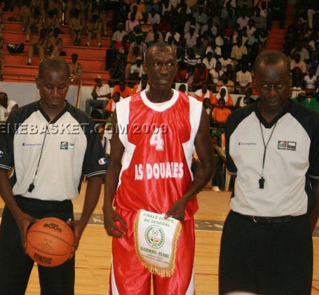 BASKET - ZAPPÉS LORS DU PARTAGE DES RÉCOMPENSES : Les arbitres rangent les sifflets et bloquent le championnat D2 BASKET - ZAPPÉS LORS DU PARTAGE DES RÉCOMPENSES : Les arbitres rangent les sifflets et bloquent le championnat D2