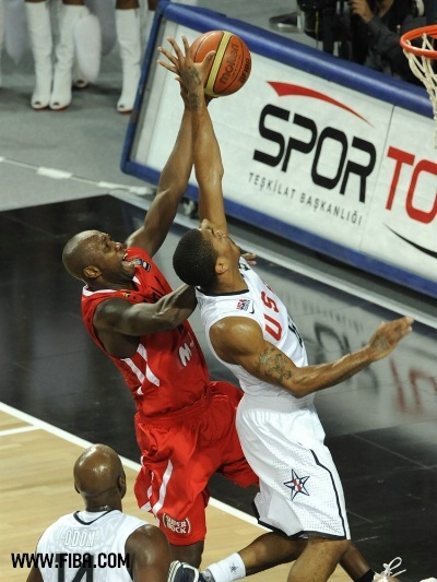 Domingos BONIFACIO (Angola) et Derrick Rose (USA)