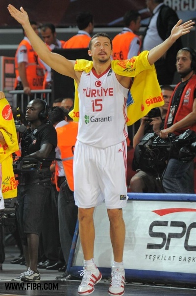 La Turquie portée par son public jusqu'en demi-finale La Turquie portée par son public jusqu'en demi-finale