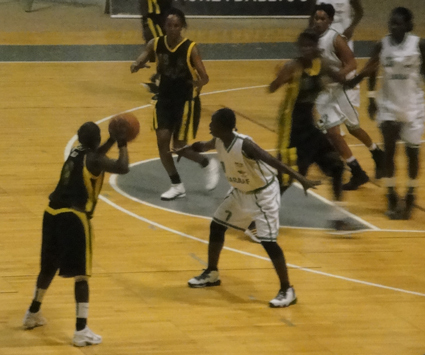 BASKET-5e TOUR NATIONAL 1 FEMININ (JARAAF-DUC : 63-65)-Les Duchesses remportent le duel des leaders