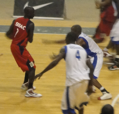 BASKET 7e TOUR NATIONAL 1 MASCULIN (GOREE-SIBAC : 67-71):Les Sicapois stoppent les leaders insulaires