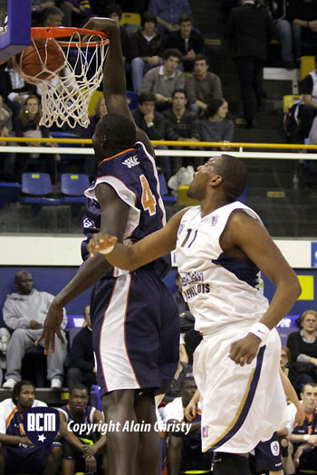 Saer Sene 24 points, 6 rebonds et 3 contres en 21 minutes Saer Sene 24 points, 6 rebonds et 3 contres en 21 minutes