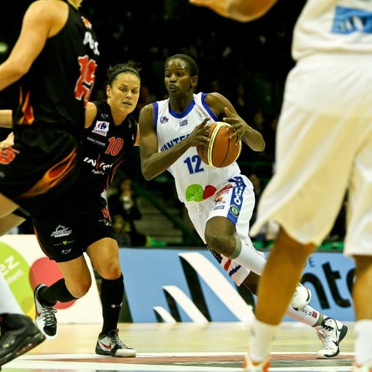 FRANCE Ligue Féminine. Nantes Rezé décroche son billet pour la petite finale gra à Mame Marie Sy 16 pts, 6 rbds, 3 passes, 2 contres et 2 interceptions FRANCE Ligue Féminine. Nantes Rezé décroche son billet pour la petite finale gra à Mame Marie Sy 16 pts, 6 rbds, 3 passes, 2 contres et 2 interceptions