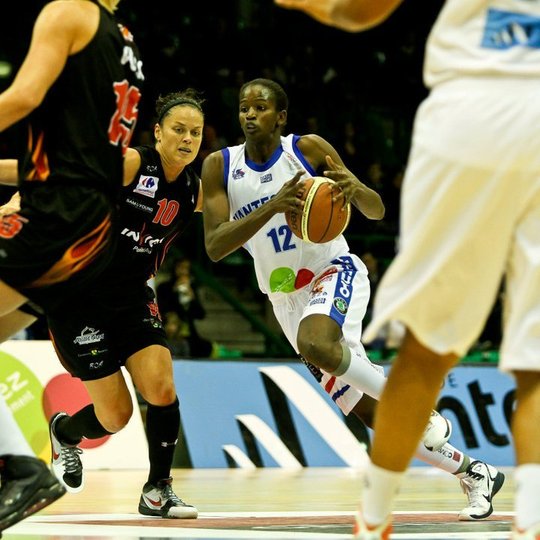 FRANCE Ligue Féminine. Nantes Rezé décroche son billet pour la petite finale gra à Mame Marie Sy 16 pts, 6 rbds, 3 passes, 2 contres et 2 interceptions