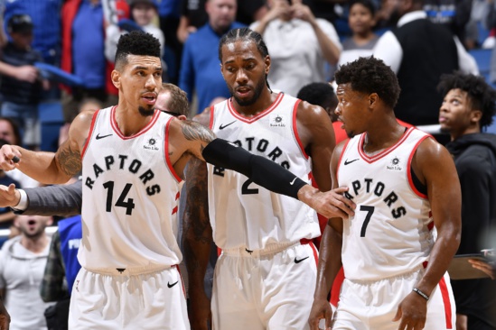 Kawhi Leonard porte les Raptors vers la victoire face aux Jazz Kawhi Leonard porte les Raptors vers la victoire face aux Jazz