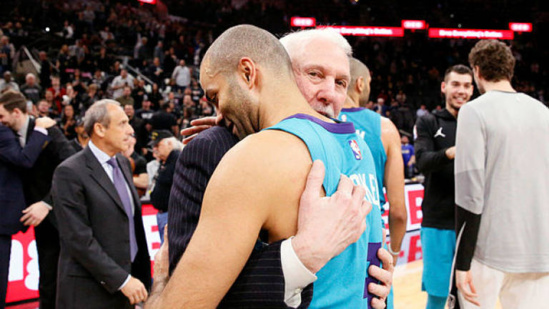 Très ému, Parker s'impose avec Charlotte pour son grand retour à San Antonio Très ému, Parker s'impose avec Charlotte pour son grand retour à San Antonio