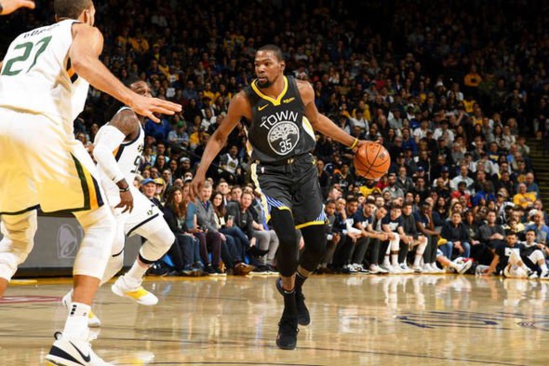 NBA : Golden State domine l’Utah, les Lakers coulent á Atlanta NBA : Golden State domine l’Utah, les Lakers coulent á Atlanta