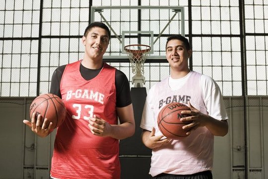 (VIDEO) Découvertes : deux jeunes canadiens d'origines indiennes, futur de la NBA
