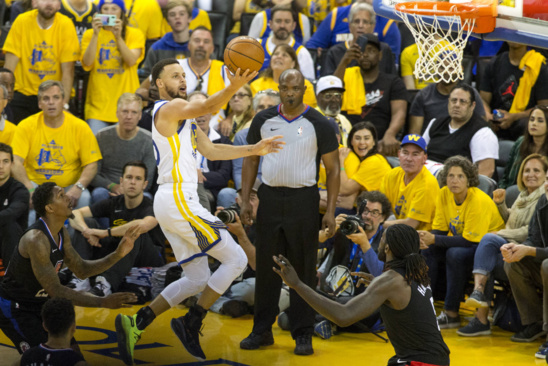 NBA: Golden State fonce, faux départ pour Toronto et Philadelphie NBA: Golden State fonce, faux départ pour Toronto et Philadelphie