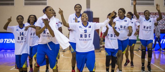 Afrobasket 2019 : une Léopard offre des chaussures à ses coéquipières Afrobasket 2019 : une Léopard offre des chaussures à ses coéquipières