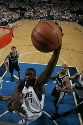 Diop au rebond hier nuit photo NBA.COM