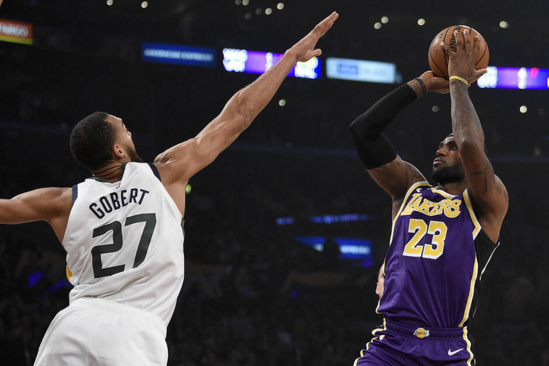 NBA RESULTATS DE LA NUIT:Les Lakers de LeBron James l’emportent et lancent enfin leur saison NBA RESULTATS DE LA NUIT:Les Lakers de LeBron James l’emportent et lancent enfin leur saison