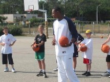 Boris dans un de ses camps de Basket ici à Soulac