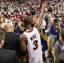 Dwyane Wade - Miami Heat Saluant les Fans