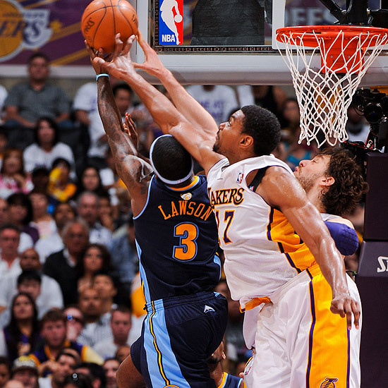 (VIDEO) - NBA-Play-offs 2012 - 1er tour: les Lakers gagnent, record de contres pour Bynum