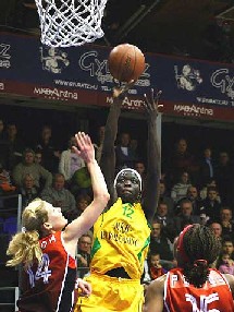 Astou Ndiaye en pleine Action