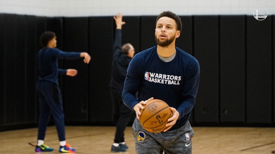 NBA: Stephen Curry devrait retrouver les parquets en mars NBA: Stephen Curry devrait retrouver les parquets en mars