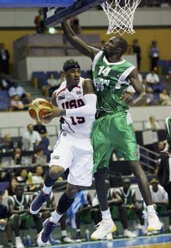 Ndongo Ndiaye face à Carmelo Anthony