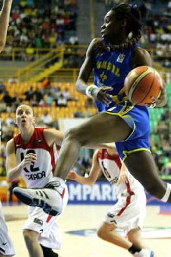 Micaela du Brésil ici face au Canada (photo FIBA)