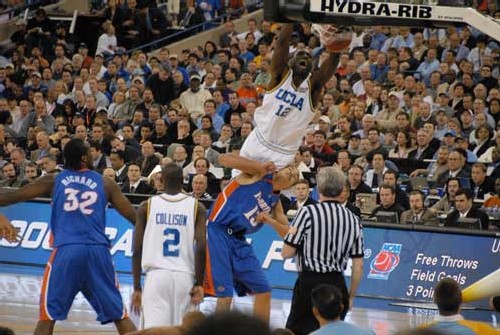 Cameroun dis-Connection :Alfred Aboya au dunk sur Joakim Noah