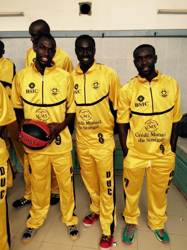 I. NIANG le ballon entre les mains