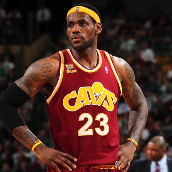 LeBron James prolonge aux Cleveland Cavaliers LeBron James prolonge aux Cleveland Cavaliers