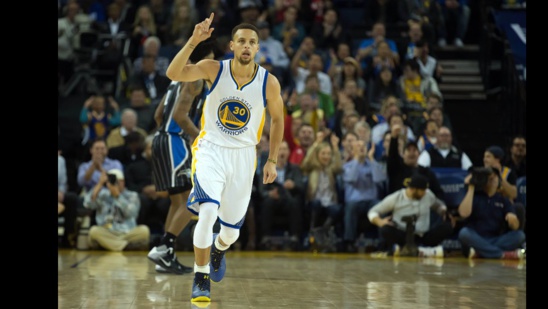 NBA RESULTATS DE LA NUIT :Les Warriors de Golden State s'offrent une 45e victoire de suite à domicile et un record NBA RESULTATS DE LA NUIT :Les Warriors de Golden State s'offrent une 45e victoire de suite à domicile et un record