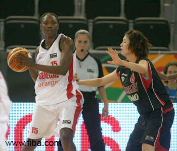 Bineta Diouf 20 pts , 11 rbds contre le Japon Bineta Diouf 20 pts , 11 rbds contre le Japon