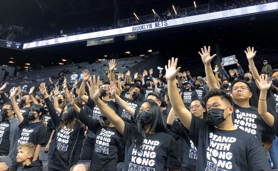 NBA: La TV chinoise boycotte les matches d'ouverture après le tweet de Daryl Morey sur Hong Kong NBA: La TV chinoise boycotte les matches d'ouverture après le tweet de Daryl Morey sur Hong Kong