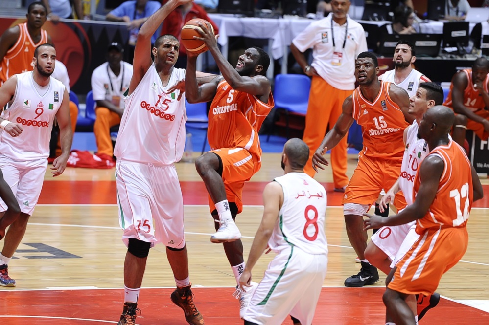 Diabate et la Côte d’Ivoire surprennent l’Algérie pour finir à la deuxième place du groupe D Diabate et la Côte d’Ivoire surprennent l’Algérie pour finir à la deuxième place du groupe D