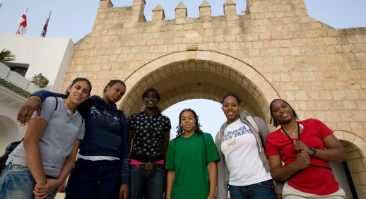 Rama Ndiaye et ses coéquipiéres lors de leur passage à Tunis -photo Calbears