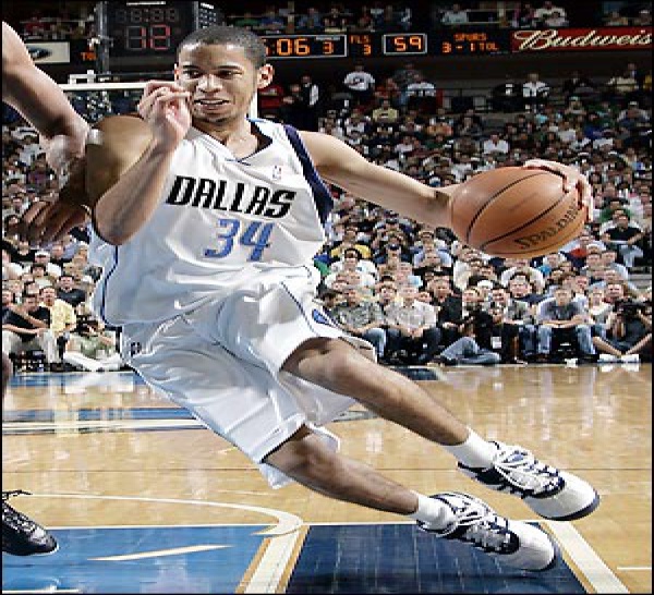(VIDEO-VIDEO) -INSOLITE: Un amateur britannique trompe un pro de NBA et devient star du net
