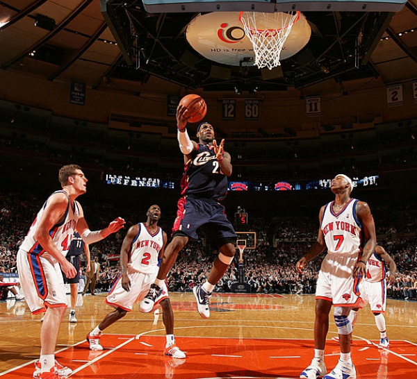 (VIDEO-VIDEO) NBA - Cleveland: festival de LeBron James à New York