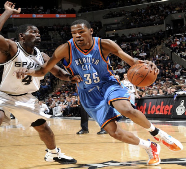 NBA : OKC fait encore tomber les Spurs, 13e victoire de suite pour les Cavs et 40 points pour West