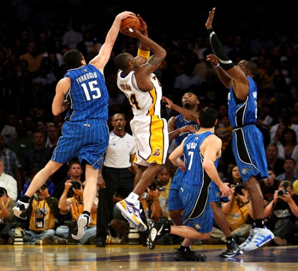 (VIDEO) -FINALE NBA 2009 MATCH 2: Les Lakers gagnent en souffrant