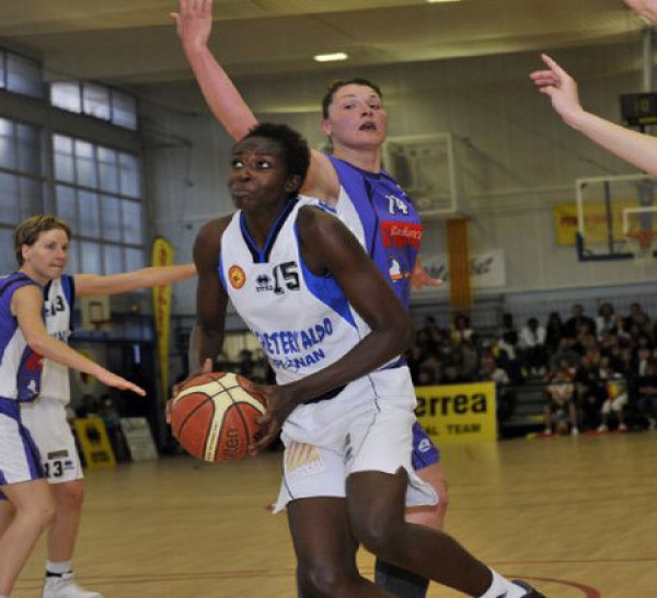 France LF2 6 éme Journée: Oumou Kalsoum Touré se lache face au Centre Fédéral 25 pts et 13 rbds