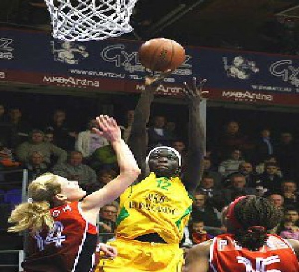 WNBA: Astou NDIAYE sauve les Houston Comets à 4 sec de la fin du match
