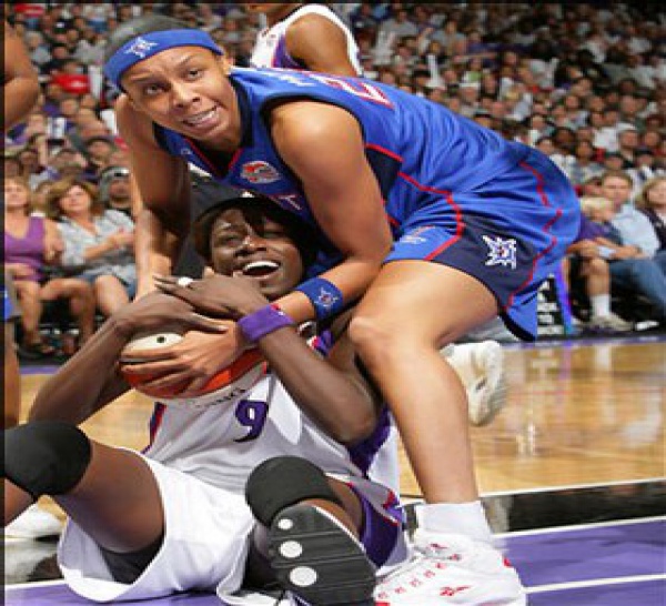 WNBA FINALE: Detroit égalise 2 victoires partout !