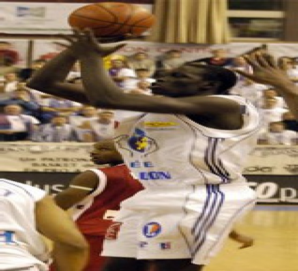 PROA France 12 éme Journéé:JDA Dijon Basket 78 - Hyères Toulon Var Basket 76