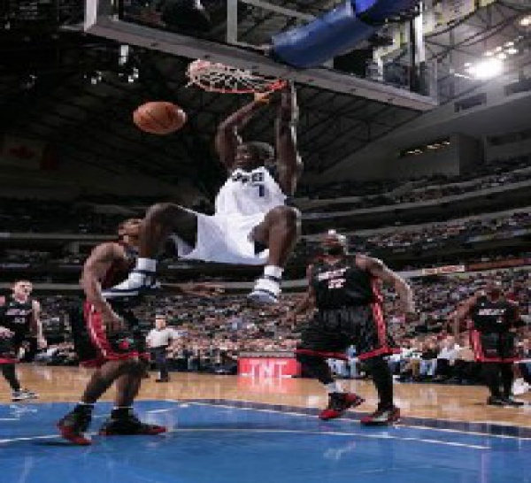 Dallas  stoppent les Lakers :110-101
