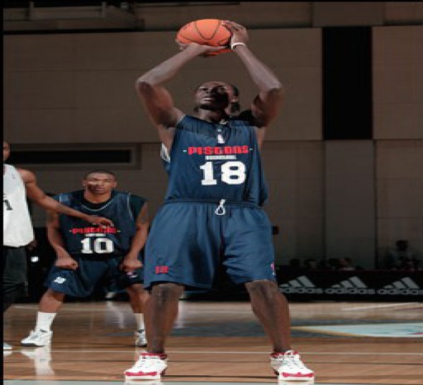NBA: Cheikh SAMB signe avec les Pistons de Detroit