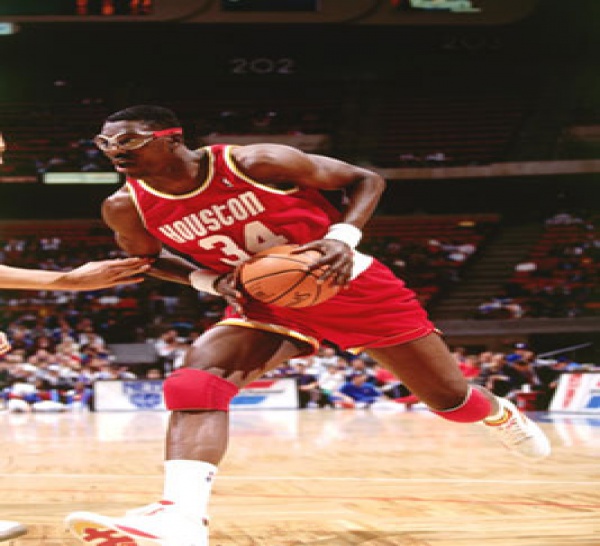 (VIDEO -VIDEO ) NBA : Hakeem Olajuwon premier Africain Hall Of Fame